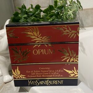Yves Saint Laurent Opium gift set